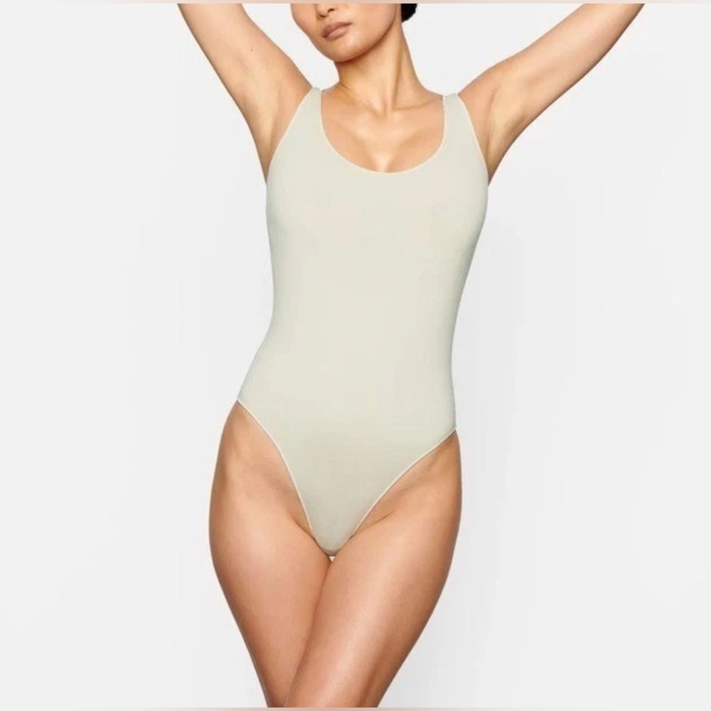 SKIMS Smoothing Seamless Tank Snap Bodysuit Light Green Size L/XL - Picture 1 of 9